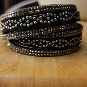 Paparazzi black n silver wrap!